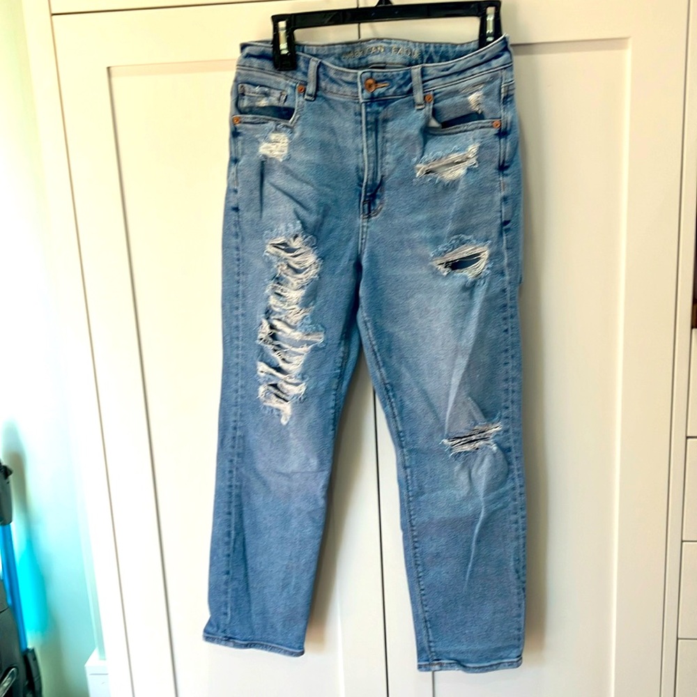 American Eagle women’s distresssed stretch jeans size 6 Short